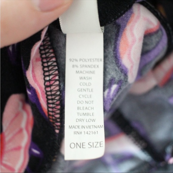 LuLaRoe leggings. In a design with Pink & Purple Flamingos in pink tutus.Sz 2-12 - Picture 4 of 4